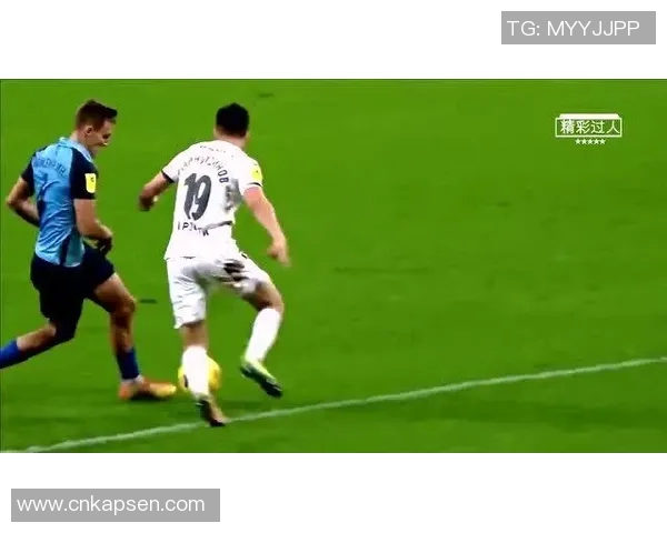 左撇子足球天才崛起:他们如何用独特左脚技术颠覆比赛格局 左撇子足球天才崛起:他们如何用独特左脚技术颠覆比赛格局