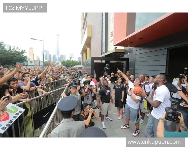 詹姆斯与足球巨星偶遇共话运动梦想交流跨界合作潜力