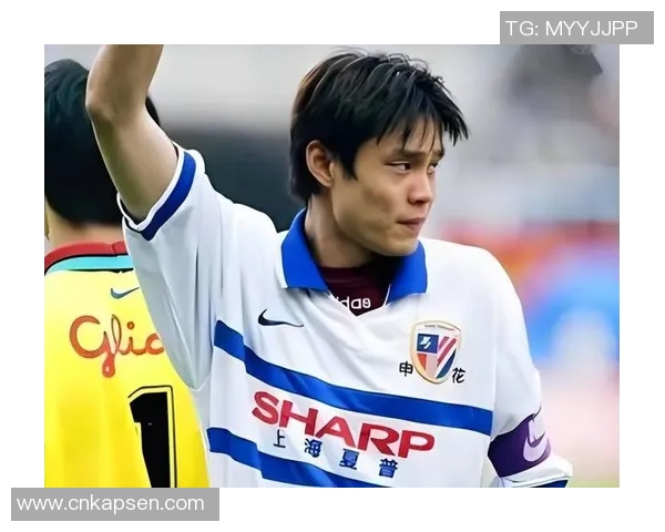 足球明星理发全过程大公开 揭秘球场外的时尚风采与个性造型 足球明星理发全过程大公开 揭秘球场外的时尚风采与个性造型